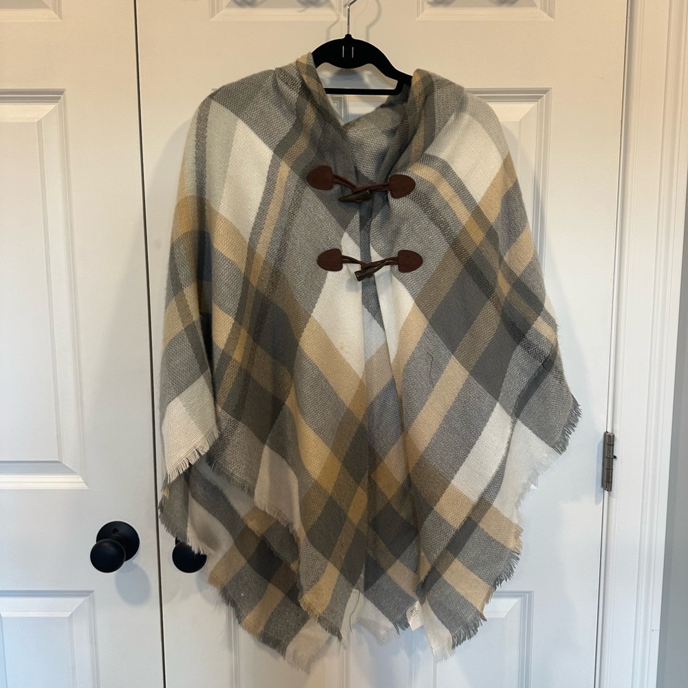 Toggled cape shawl
